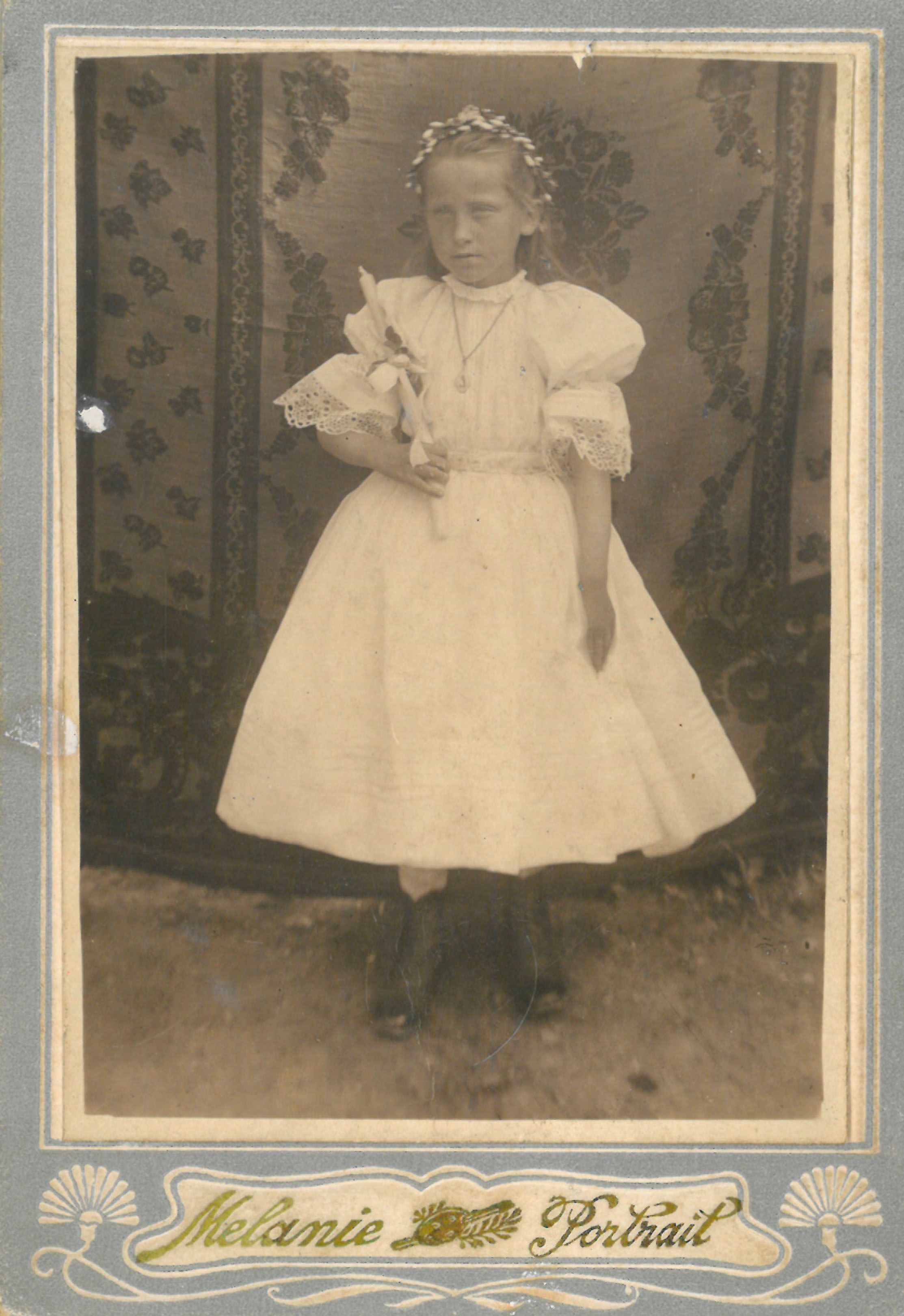 1. svaté přijímání, Hlohovec. 20. léta 20. století.