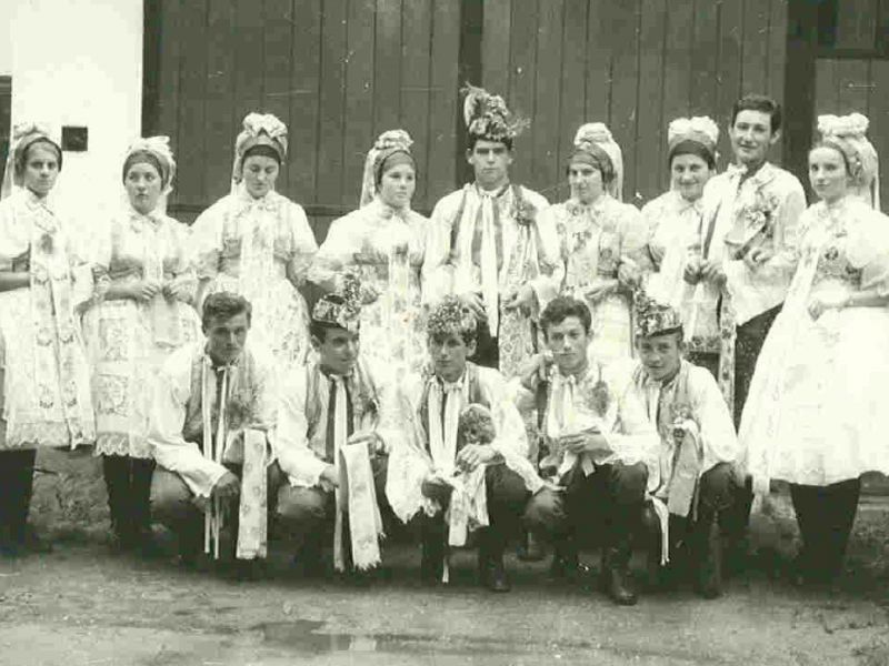 Hody v Lednici, svobodná chasa 1965. Soukromý archiv paní Málkové.